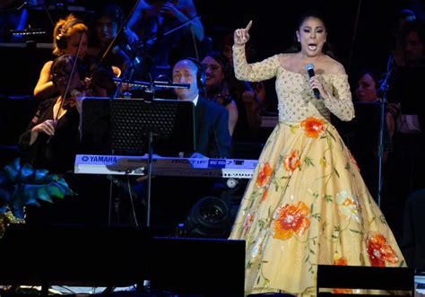 Le Concert Épique de Isabel Pantoja: Une Nuit d'Émotions, de Musique Flamenco et de Surprises Inattendues!