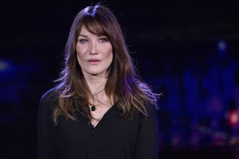  Le Concert Incontournable de Carla Bruni: Une Nuit Étincelante de Musique et d'Émotion!