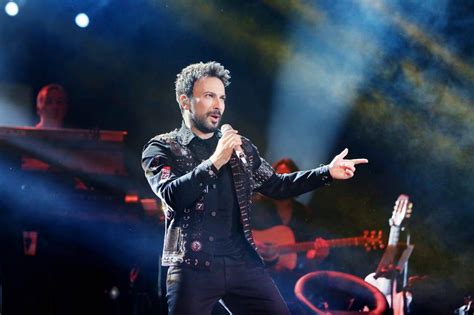 La Tournée Triomphante de Tarkan en France: Un Retour Frappant sur la Scène Musicale Internationale !